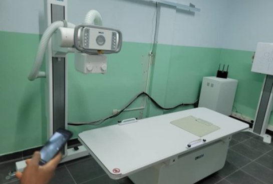 Nueva sala y máquina de rayos X en el Centro Médico Católico de Nkolondom.