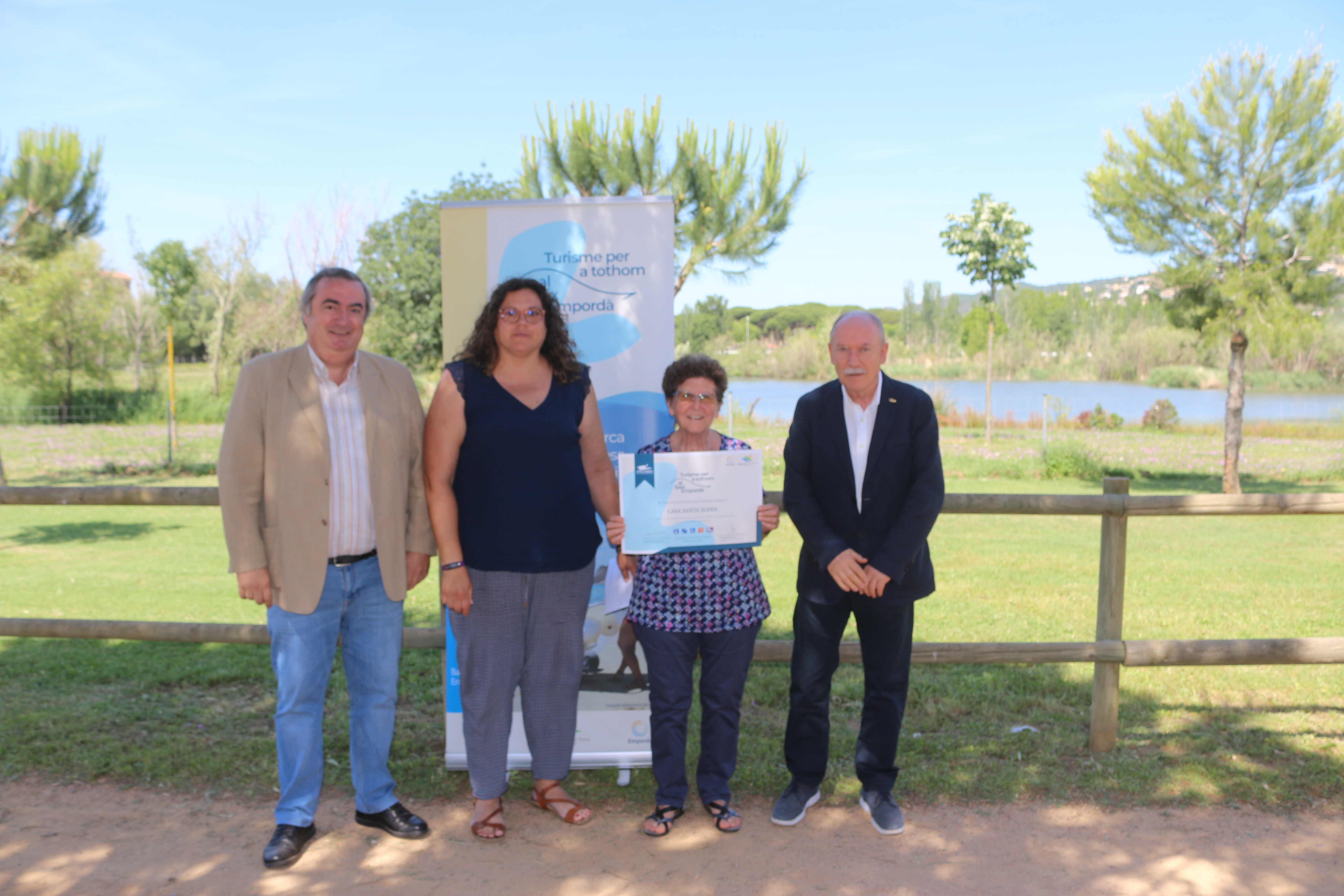 Acto de entrega del distintivo a Casa Santa Elena