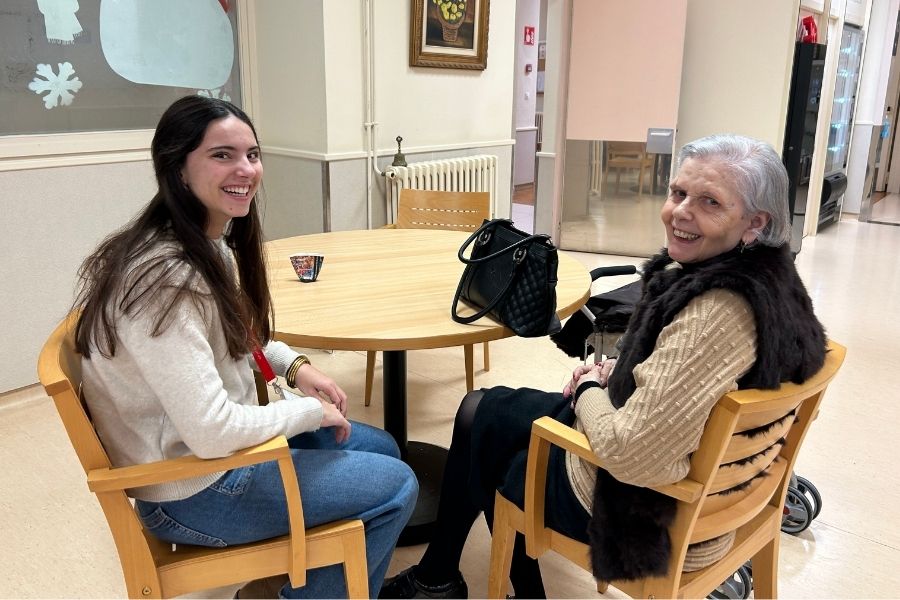 Los jóvenes aprenden de la memoria y de la experiencia vital, mientras que las personas mayores se sienten escuchadas, reconocidas y valoradas.