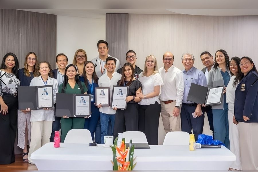 70 años de servicio con enfoque en la humanización, innovación médica y excelencia en la atención sanitaria.