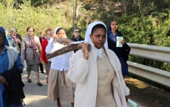 Hermanas con la cruz de la Misericordia