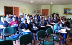 Escuchando en la ponencia del I Encuentro de Pastoral Internacional