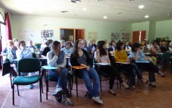 Los voluntarios/as muy interesados en la ponencia de Inma Merino