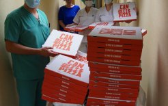 Can Pizza hace donación de 100 pizzas en la Clínica del Remei