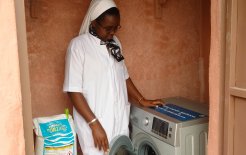 Nueva lavadora de la Hospitalización del Centro Médico de Nkolondom
