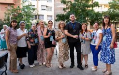 La parte lúdica, celebrada en la zona exterior de la Clínica, con las Hermanas y miembros del equipo de trabajadores. 