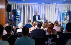 Un momento de la ponencia preparada en exclusiva para los profesionales de la Clínica del Remei por el experto en liderazgo de organizaciones y humanista Eduard Prats.
