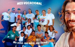 Imagen del Mes Vocacional, con el lema "Me amó, me miró, me llamó".