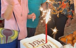 Momento para pedir un deseo y compartir la tarta con todos los asistentes.