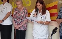 Lectura del "Manifest per la Vida" en el Centre Maria Gay.