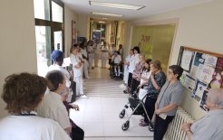 Lectura del "Manifest per la Vida" en el Centre Maria Gay.