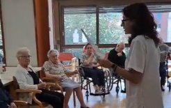 Lectura del "Manifest per la Vida" en la Residència Santa Maria del Tura. 