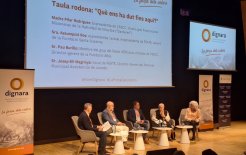 Mesa redonda en el acto de presentación, con el lema "La força dels valors" (la fuerza de los valores).  Mesa redonda en el acto de presentación, con el lema "La força dels valors" (la fuerza de los valores).
