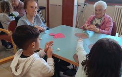 Actividades compartidas dentro del proyecto Grans Vincles, en la Residència Santa Maria del Tura.