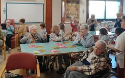 Actividades compartidas dentro del proyecto Grans Vincles, en la Residència Santa Maria del Tura.
