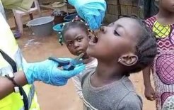 Vacunación infantil y refuerzo nutricional en el Hôpital Catholique St. Joseph de Nkolondom, en Camerún.