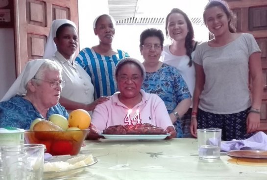 Celebrando el cumpleaños en la Comunidad de Guinea Ecuatorial
