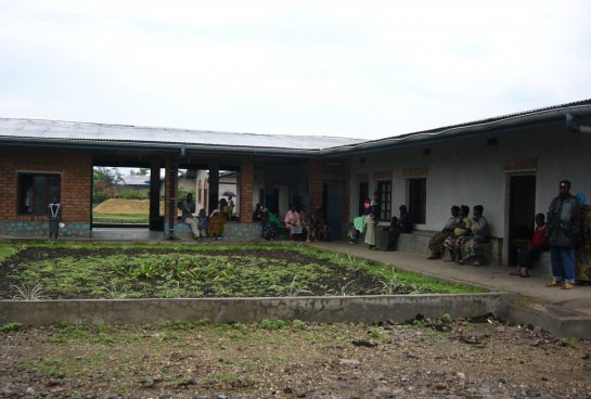Una granja para alimentar a los niños y enfermos de Rubare