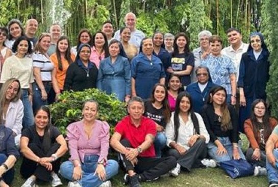 Foto grupal del último día de las Primeras Jornadas Corporativas del IRSJG en Latinoamérica.