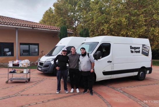 Otto Heller, en el centro, junto a Marcelino Rodríguez, ambos, trabajadores de Casa Santa Elena, acompañados por Alejandro en este viaje, antes de emprenderlo