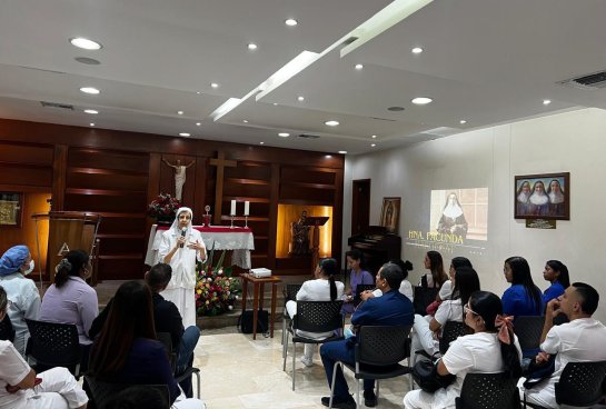 Intervención de la Hna. Daza Pizarro, superiora de la Clínica Nuestra Señora de los Remedios, en Cali.