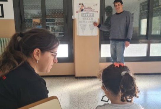 La fundación destaca la relación entre salud visual y aprendizaje.