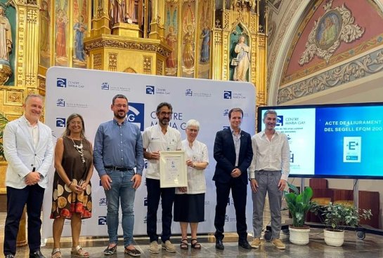 Representantes institucionales, del Centre Maria Gay y del IRSJG.
