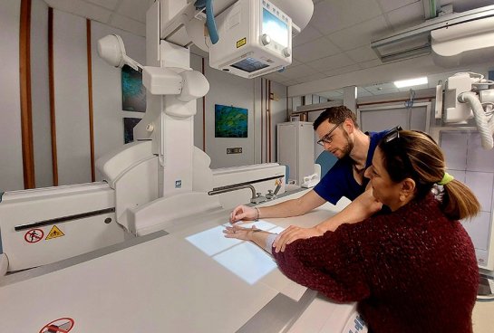 Mayor precisión y una atención más humanizada, con exploraciones más rápidas y menos invasivas.