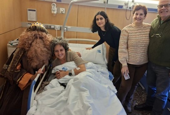 Visita del Rey Gaspar, repartiendo ilusión, en la Clínica Nostra Senyora del Remei.