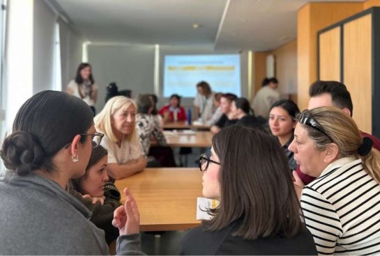 Jornada de trabajo conducida por la consultoría Activiza con los profesionales de todas las áreas de la Residencia San José, de donde salió el Grupo Promotor.