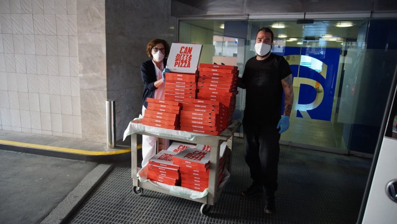 Can Pizza hace donación de 100 pizzas en la Clínica del Remei