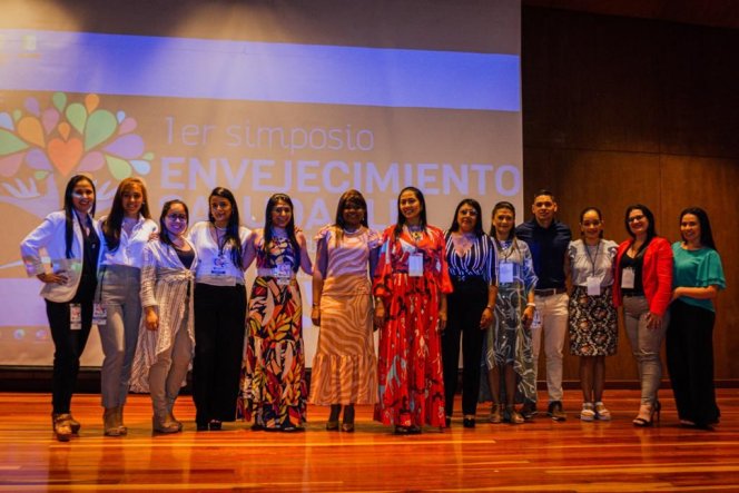 Participantes en el 1er Simposio de Envejecimiento Saludable en el Hogar Santa Inés (Cali, Colombia)