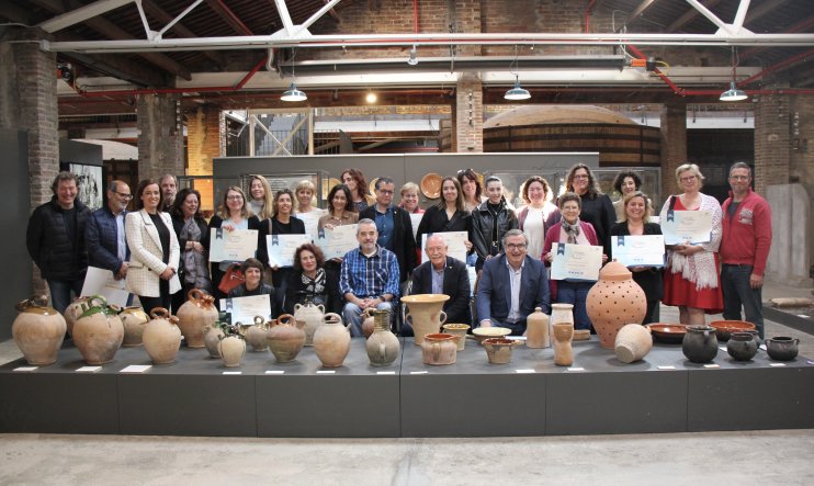 Entrega del diploma a todos los premiados