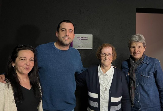 En la foto, de izda. a dcha., M. Zambudio, de la Plataforma per la Dignitat de Girona Est; Àdam Bertran, regidor de juventud, deportes y barrios de Girona Est del Ajuntament de Girona; Hna. Melchora; y Anna Maria Cumí, presidenta de la Xarxa de Dones de Girona.