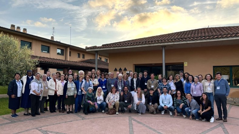 El encuentro reunió a representantes de todos los Centros del IRSJG en España e Italia, Hermanas, la Junta Delegada y Consejeras del Gobierno General.