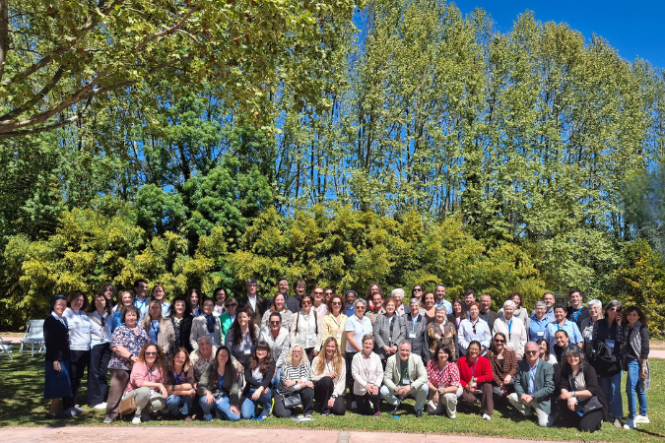 Unas 65 personas asistieron a este espacio de trabajo que acogió Casa Santa Elena, en un entorno de naturaleza y silencio, con el beneficio de las relaciones humanas. 