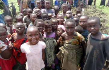 Grupo de niños de Rubare, en la República Democrática del Congo