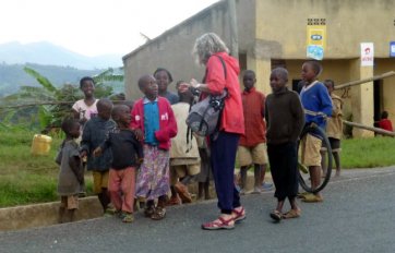 Hablando con los niños de Nyarusange